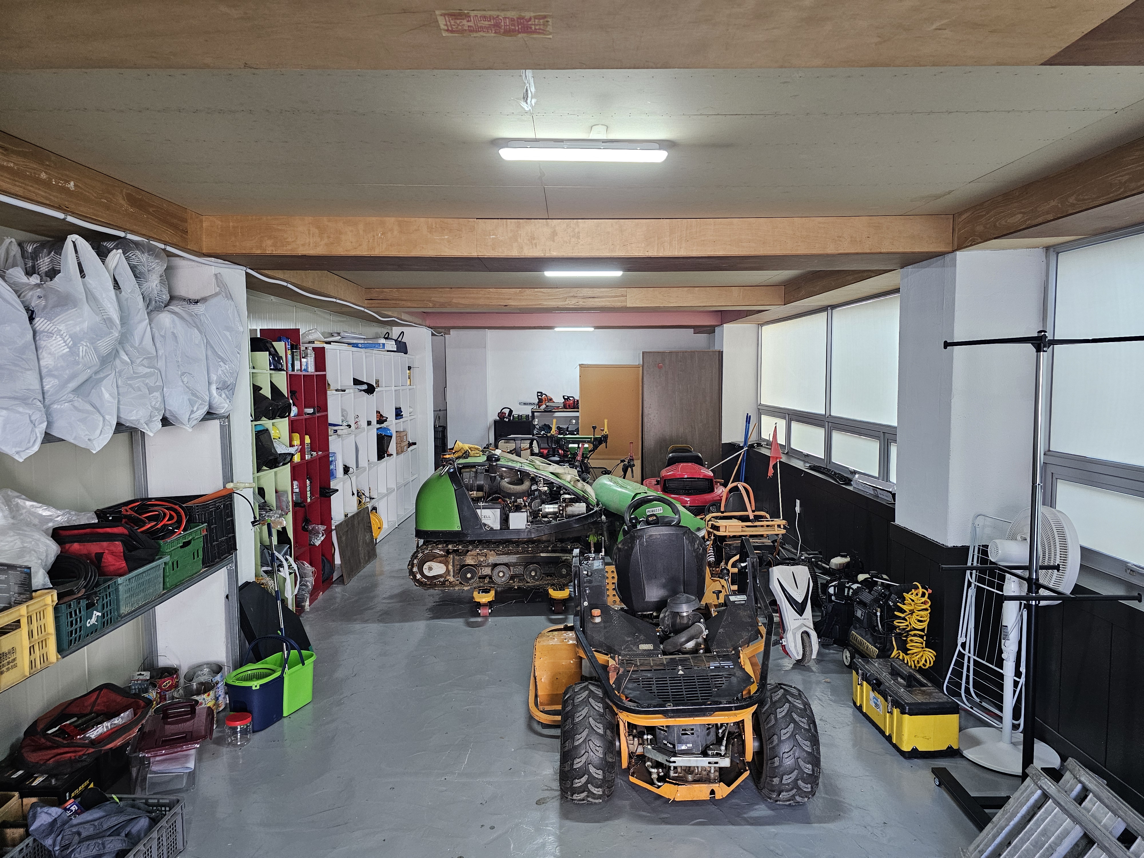 사무실 및 창고 장비 출고